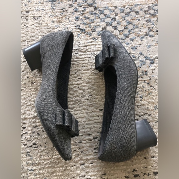 Vivaia Titli Sustainable Pointed Toe Low Heel Retro Bow Accent Size 38.5 - Picture 8 of 11